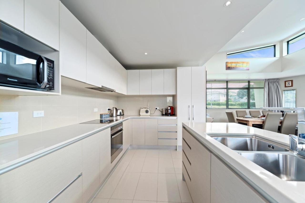 Two Views Taupo Apartment Esterno foto