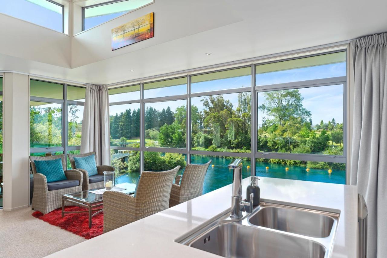 Two Views Taupo Apartment Esterno foto